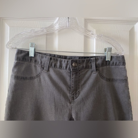 Tommy Hilfiger Jeans - Picture 2 of 10